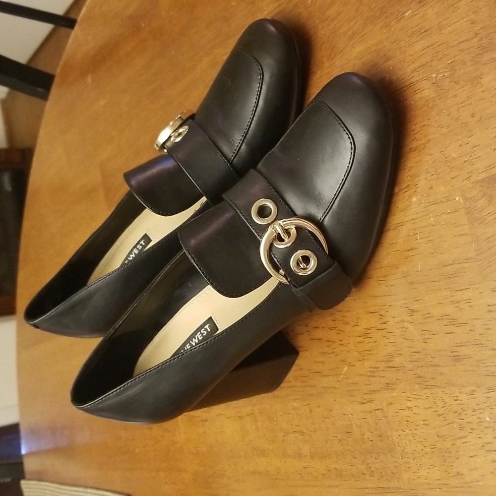 Black leather Nine West chunky heel shoes. Size 7.